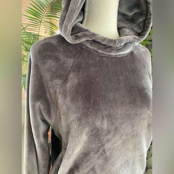 NWOT Hollister Cozy Hoodie - Picture 2 of 6